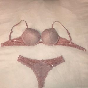 Light pink velvet push up bra || Victoria’s Secret